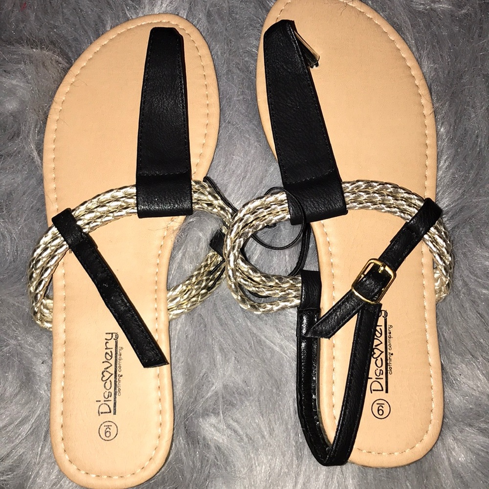 NWOT Cute DISCOVERY black/gold sandals, size 9